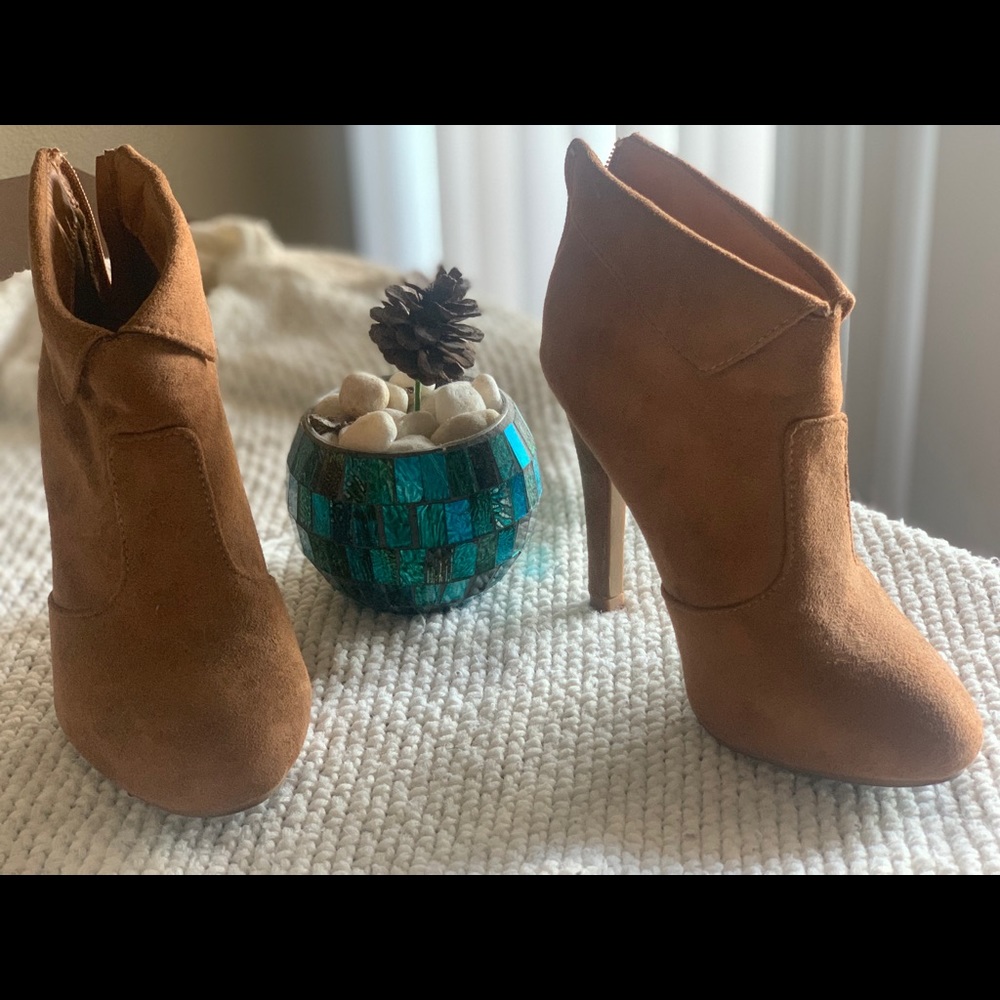 Suede Brown Pump